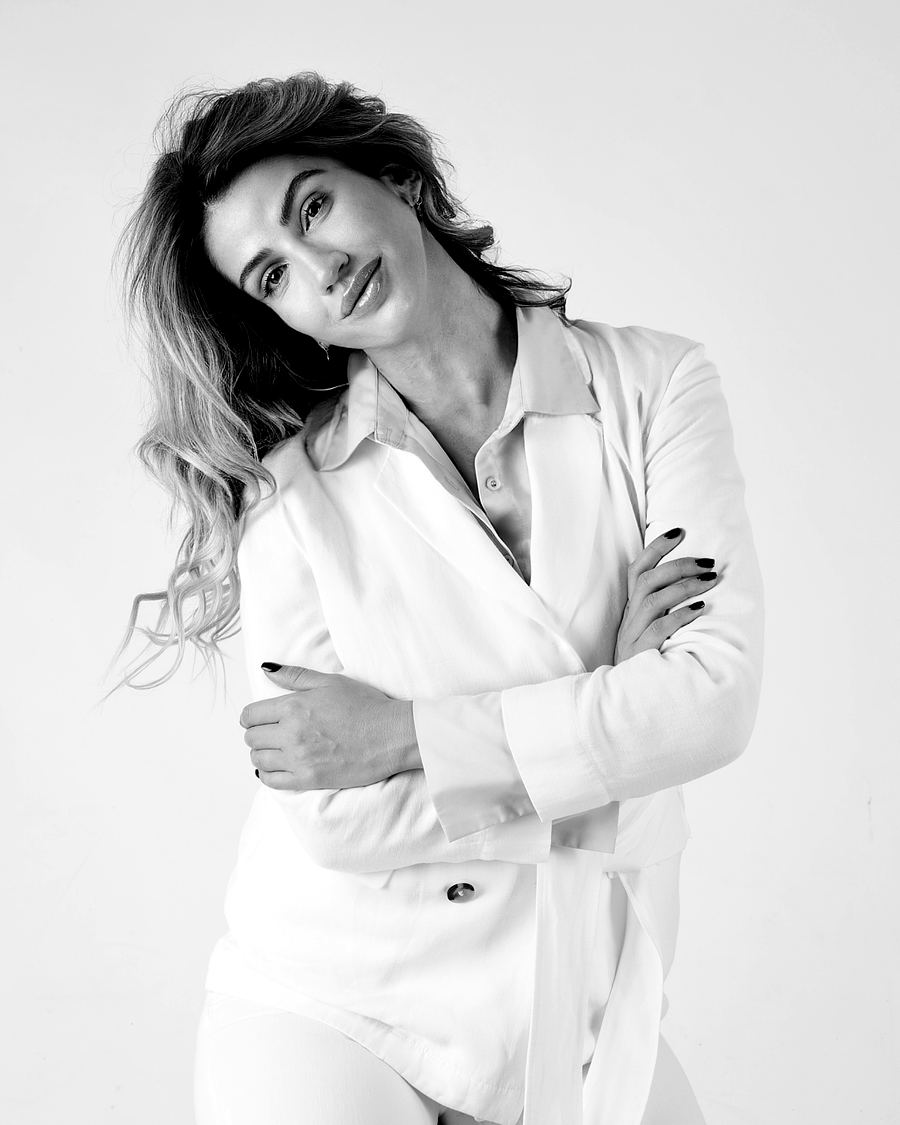 Areta Toli, founder and developer of INICIADORA™, black and white portrait
