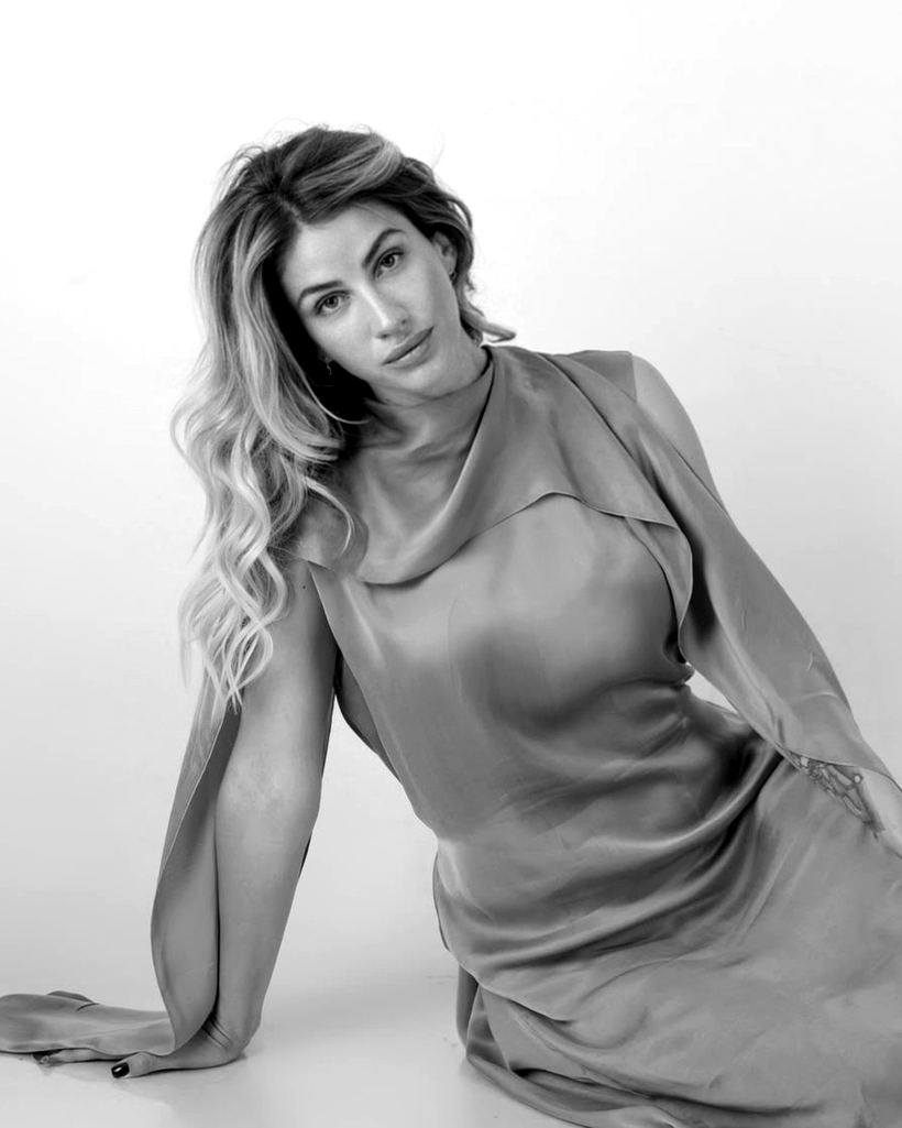 Areta Toli, founder of INICIADORA™, seated, black and white portrait